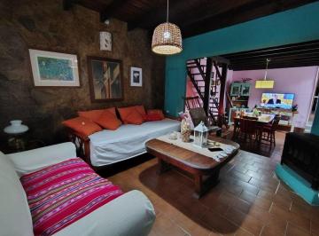 Casa · 75m² · 5 Ambientes · 1 Cochera · Casa en Venta La Plata 2 Dorm. y Patio