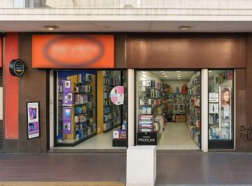 Local comercial · 319m² · Local en Alquiler Sobre Av Rivadavia en Flores