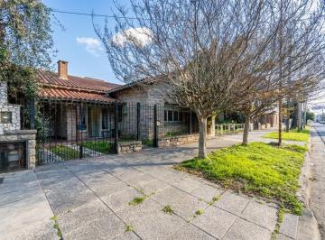 Casa · 140m² · 3 Ambientes · 2 Cocheras · Chalet 3 Ambientes Venta Ramos Mejía
