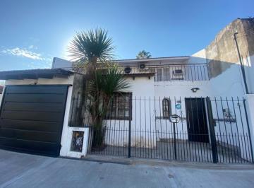 Casa · 150m² · 5 Ambientes · 1 Cochera · Casa - Banfield Este