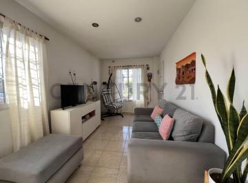 Casa · 81m² · 4 Ambientes · Venta Casa Altos Podesta 4 Ambiemtes Esquina.