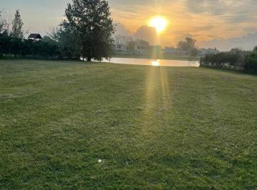 Terreno · 1200m² · Terreno en Venta en Barrio Cerrado