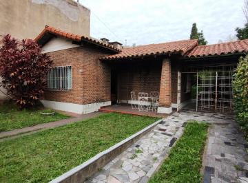 Casa · 77m² · 3 Ambientes · 2 Cocheras · Casa de 3 Amb + Patio + Cocheras en Lanús