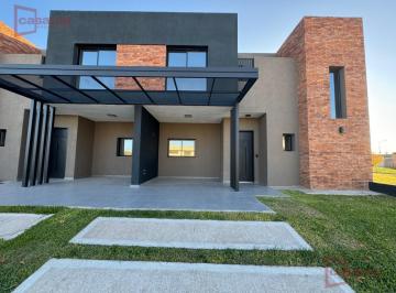 Casa · 145m² · 8 Ambientes · 2 Cocheras · Dúplex 3 Dorm. a Estrenar en San Ignacio Village