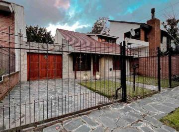 Casa · 180m² · 3 Ambientes · 1 Cochera · Venta Casa 3 Amb con Parque y Garage Apto Credito