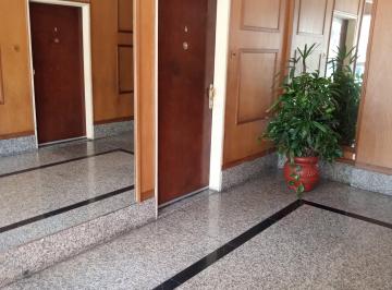 Departamento de 2 ambientes, Barracas · Departamento de 2 Ambientes, en Excelente Zona de Barracas, Muy Buen Estado.