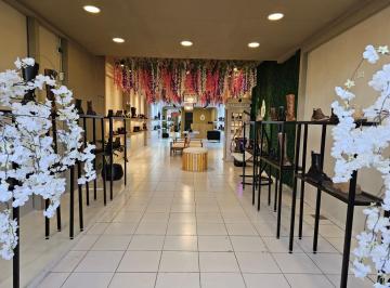 Local comercial · 180m² · Local en Av Cabildo en Foco Comercial - 4.50 X 40 m² - Planta Baja y Primer Piso Total 280 m²