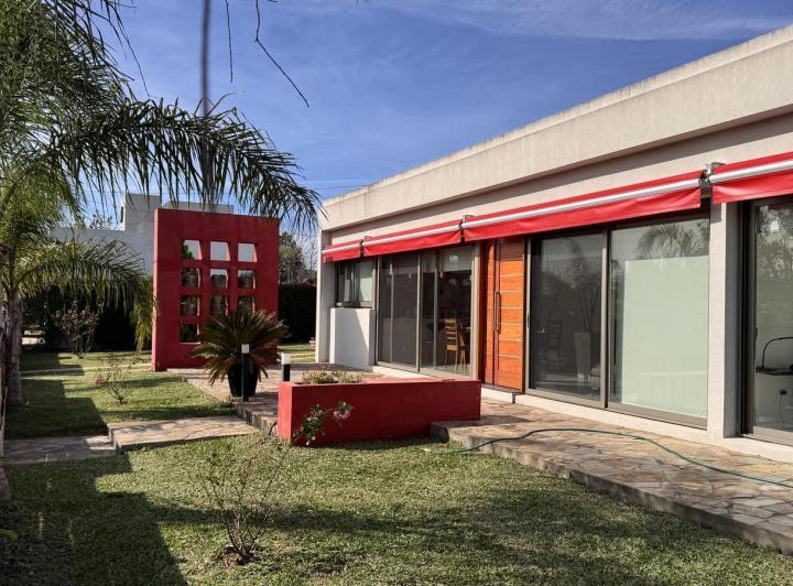 Casa · 105m² · 4 Ambientes · 2 Cocheras
