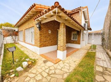 Casa · 154m² · 3 Ambientes · 1 Cochera · Chalet 3 Amb con Parque