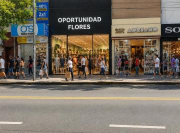 Local comercial de 4 ambientes, Flores · Local en Alquiler Av Rivadavia 4,20 m Frente Foco Comercial Flores Sin Expensas