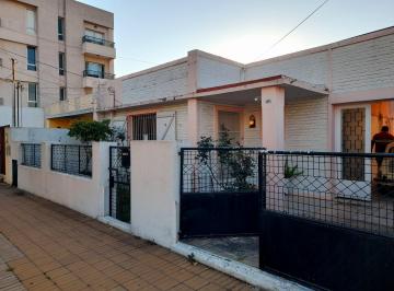 Casa de 4 ambientes, Tres de Febrero · Casa a Reciclar con 350 m² Terreno, Toma Permuta Depto. Menor Valor o Financiación Directa del Dueño