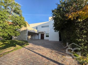 Casa · 207m² · 4 Ambientes · 2 Cocheras · Casa en Venta 4 Ambientes Barrio Cerrado Haras María Elena, Moreno