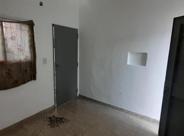 Departamento · 75m² · 2 Ambientes · Casa PH en Alquiler Rafael Calzada con Patio