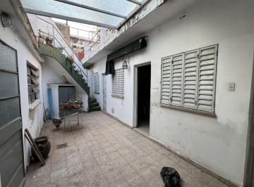 Imagen 1 - Departamento de pasillo a reciclar de tres dormitorios con patio y terraza en barrio Lourdes. - · Departamento de Pasillo a Reciclar de Tres Dorm. con Patio y Terraza en Barrio Lourdes.