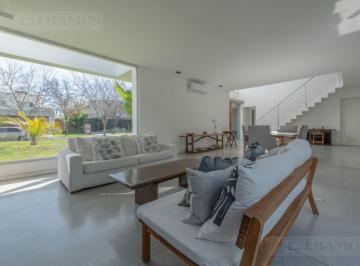 Casa · 1148m² · 7 Ambientes · 2 Cocheras · Casa con 3 Dorm. Mas Dependencia en Venta / Alquiler en El Encuentro.