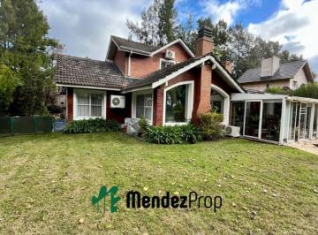 Casa · 350m² · 5 Ambientes · 5 Cocheras · Casa en Alquiler en El Lauquen