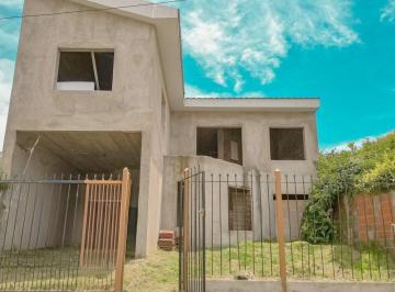Casa · 188m² · 3 Ambientes · 1 Cochera · Venta Casa en Construcción Faro Norte Permuta