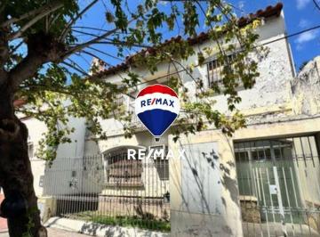Casa · 330m² · 6 Ambientes · Casa 4 Dorm. Venta Zona Macrocentro