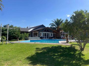 Casa · 620m² · 6 Ambientes · 1 Cochera · Casa en Venta Barrio Privado Maipu con Pileta