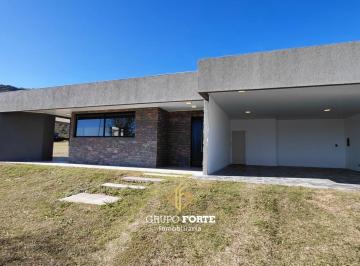 Casa · 203m² · 4 Ambientes · 2 Cocheras · Casa Venta Santa Rosa de Calamuchita