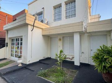 Casa · 240m² · 4 Ambientes · 1 Cochera · Casa Barrio Centro 4 Dorm.