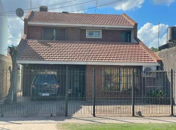 Casa · 200m² · 1 Ambiente · 1 Cochera · Venta Casa 3 Ambientes Más 3 Deptos Trujui Moreno