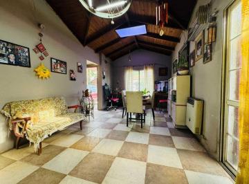 Casa · 76m² · 4 Ambientes · 2 Cocheras · Casa en Venta en Pergamino con Patio