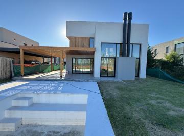 Casa · 203m² · 5 Ambientes · 2 Cocheras · Casa en Lagoon Pilar