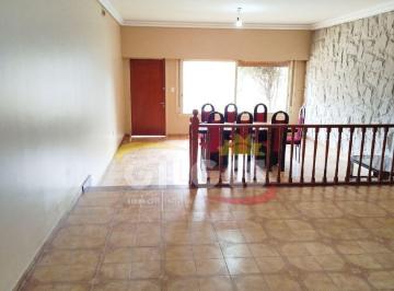 Casa · 225m² · 5 Ambientes · 1 Cochera · Alquiler de Casa 5 Amb. en Ramos Mejia Ideal Vivienda o Uso Comercial