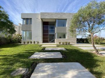 Casa · 272m² · 6 Ambientes · 2 Cocheras · Casa en Alquiler en Barrio San Isidro Labrador, Tigre