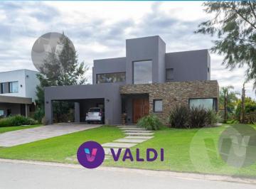 Casa · 335m² · 5 Ambientes · 2 Cocheras · Casa a Laguna en Venta - Barrio El Principado, Canning