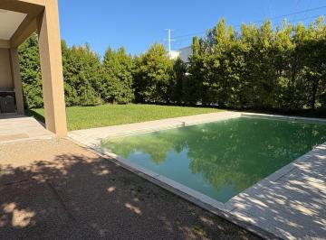 Casa · 298m² · 5 Ambientes · 6 Cocheras · Casa Interna Barrio Tipas
