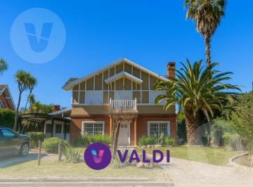 Casa · 800m² · 4 Ambientes · 2 Cocheras · Casa en Venta y Alquiler - Barrio Solar del Bosque, Canning
