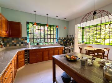 Casa de 6 ambientes, Coghlan · Casa con Jardín, Pileta, 2 Cocheras