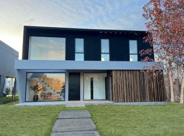Casa · 202m² · 5 Ambientes · 2 Cocheras · Casa en Lagoon Pilar