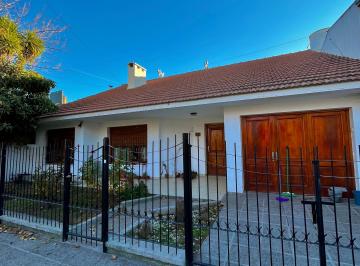 Frente · Casa en Venta en Barrio El Manzanar