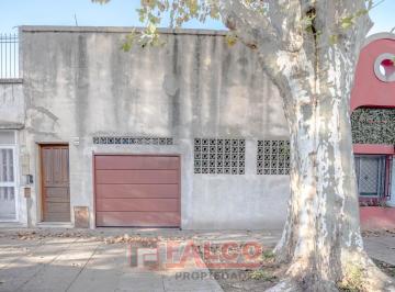 Casa · 157m² · 4 Ambientes · 1 Cochera · Alagon 400 - Casa en Pompeya - a Refaccionar