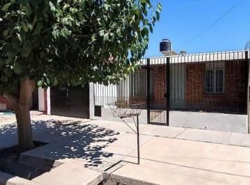 Casa · 70m² · 4 Ambientes · 1 Cochera · Casa en Venta 3 Dorm. Guaymallén