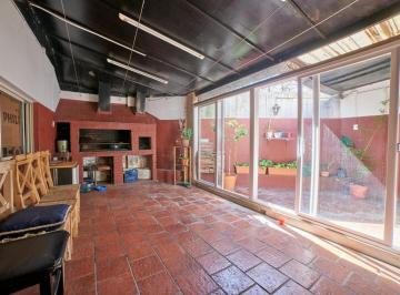 Casa · 122m² · 6 Ambientes · Venta - Casa - 6 Ambientes - Quincho - Patio - Barracas
