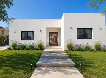 Casa · 145m² · 4 Ambientes · 2 Cocheras · Casa en Venta en San Ramón, Pilar del Este, Pilar