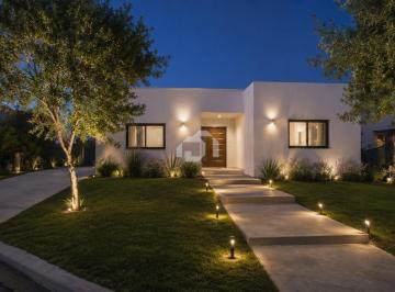Casa · 145m² · 4 Ambientes · 2 Cocheras · Casa en Venta en San Ramón, Pilar del Este, Pilar
