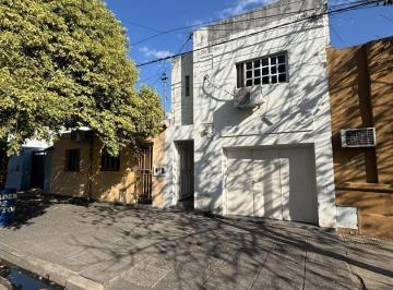 Casa · 246m² · 6 Ambientes · 1 Cochera · Dos Casas a m de Av Freyre y Parque J. de Garay.