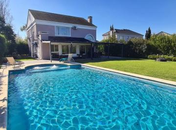 Casa · 280m² · 7 Ambientes · 1 Cochera · Abril Club de Campo! en Alquiler o Venta!