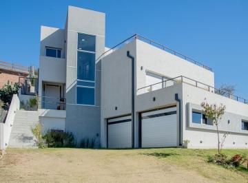 Casa de 9 ambientes, Villa Carlos Paz · Excepcional Casa Minimalista con Vista Al Lago