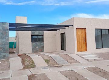 Casa de 6 ambientes, Maipú · Casa con 3 Habitaciones en Venta, 300 m² en Barrio Vista Oliva