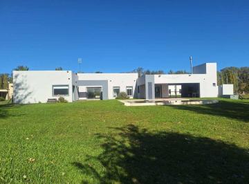 Casa · 180m² · 5 Ambientes · 2 Cocheras · Venta Casa Quinta 5 Amb Pileta Comarcas de Lujan
