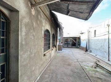 Casa · 182m² · 4 Ambientes · 2 Cocheras · Venta Casa 2 Dorm., Cochera - Barrio Ludueña