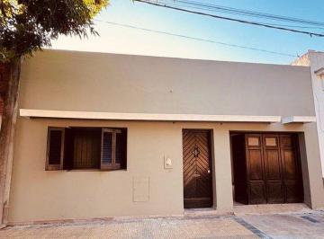Casa · 133m² · 4 Ambientes · 1 Cochera · Venta Casa 3 Dorm., Centro