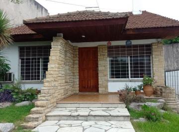 Casa · 189m² · 4 Ambientes · Venta de Casa 4amb C/pileta Galeria El Talar Tigre