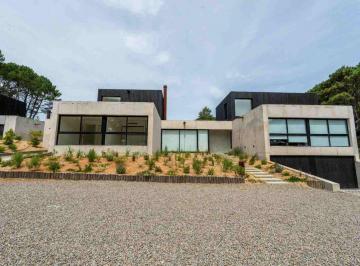Casa · 153m² · 4 Ambientes · 1 Cochera · Venta Casa en Club del Lago, Punta Ballena, Uruguay